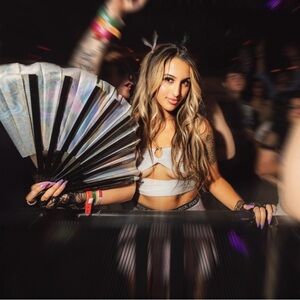 Meet your Posher, Chloe